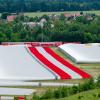 Die Windradhersteller haben viel zu tun, wenn die Ziele der Bundesregierung zum Ausbau erreicht werden sollen. Hier ein Lagerplatz für neue Rotorblätter der Firma Vestas.