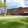 Die Anton Fugger Realschule feiert 50 Jahre Schulgeschichte. Das Schulgebäude teilt sie sich mit der Mittelschule Babenhausen - und auch sonst sind die beiden Bildungseinrichtungen eng verbunden.
