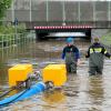 Die anhaltenden Regenfälle sorgen im Landkreis Aichach-Friedberg für Überschwemmungen. Feuerwehren sind im Dauereinsatz.