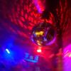 Eine Disco-Kugel dreht sich in einem Club im Hamburger Schanzenviertel.