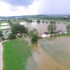 Die anhaltenden Regenfälle sorgen im Landkreis Aichach-Friedberg für Überschwemmungen. Feuerwehren sind im Dauereinsatz.