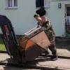 Wir haben uns in Günzburg, Burgau und Offingen umgeschaut. Teilweise sind Wohnungen komplett verwüstet, teilweise kämpfen Menschen noch gegen das Wasser. Die Bundeswehr hilft.