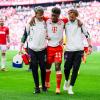 Bayern Münchens Kingsley Coman musste verletzt ausgewechselt werden.