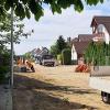 Aktuell ist im Pouzauges Ring in Meitingen eine Großbaustelle, die noch bis Juli andauern könnte. Die Schlacke wurde entfernt, auch Wasser- und Kanalleitungen wurden saniert.