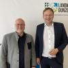 Ralf Wetzel, Erster Bürgermeister des Marktes Ziemetshausen, und Landrat Hans Reichhart (beide CSU) erhoffen sich durch die Maßnahme eine bessere Integration.