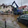 In Babenhausen begannen am Tag nach der großen Überschwemmung die ersten Aufräumarbeiten.