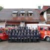 Die Walleshauser Feuerwehr (im Bild die Aktiven und die beiden Fahrzeuge vor dem Feuerwehrhaus) feiert am Wochenende ihr 150-jähriges Bestehen.