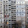 Ein Wohnblock in Charkiw ist nach einem russischen Angriff beschädigt.