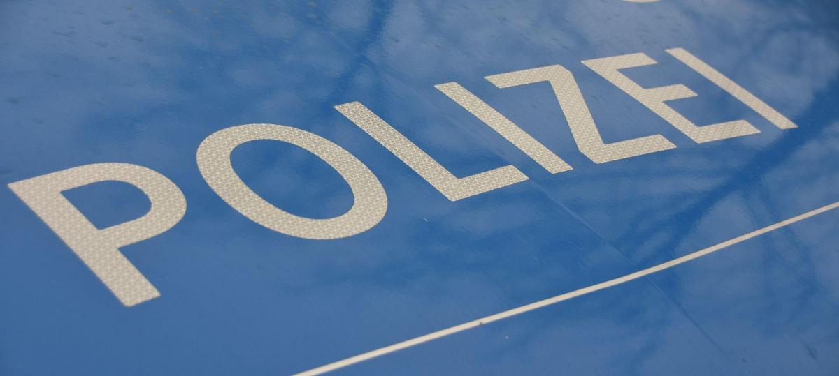 Unbekannter beschädigt Glasscheibe an Werkstatt in Tapfheim