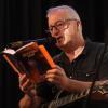 Bonfire Gründer Hans Ziller präsentierte seine Autobiografie und spielt Bonfire-Songs unplugged in der AZ Heimatwelt. Durch den Abend führte der AZ-Redakteur Wolfgang Langner. 