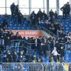 Einsatzkräfte der Polizei sind nach dem Schlusspfiff auf der Tribüne im Fanblock von Hertha BSC im Einsatz.