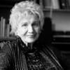Die kanadische Autorin und Literaturnobelpreistrรคgerin Alice Munro ist im Alter von 92 Jahren gestorben.