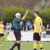 Nicht rund lief es beim TSV Haunsheim am Osterwochenende in der A-Klasse West II. Da setzte es zwei Heimniederlagen. Im Spiel gegen die SSV Glött I (1:5) handelte sic obendrein Gerrit Nieke (rechts) eine Zeitstrafe ein, wie ihm dies auf dem Bild vom Schiedsrichter deutlich angezeigt wird. 