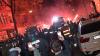 Teilnehmer von verbotenen Pro-Palästina-Demonstration zünden in der Nähe der Sonnenallee im Bezirk Neukölln mitunter Pyrotechnik. Teilnehmer von verbotenen Pro-Palästina-Demonstration zünden in der Nähe der Sonnenallee im Bezirk Neukölln mitunter Pyrotechnik.