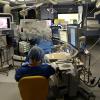 Tumor-OP mit dem OP-Roboter "Da Vinci" am Uniklnikum in Augsburg: Die Ärzte sehen in dem System einen Teil der Zukunft der Chirurgie.