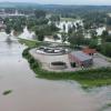 Die anhaltenden Regenfälle sorgen im Landkreis Aichach-Friedberg für Überschwemmungen. Feuerwehren sind im Dauereinsatz.