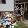 Kaputte Habseligkeiten und beschädigte Häuser: In Wertingen hat nach dem extremen Hochwasser das große Aufräumen begonnen.