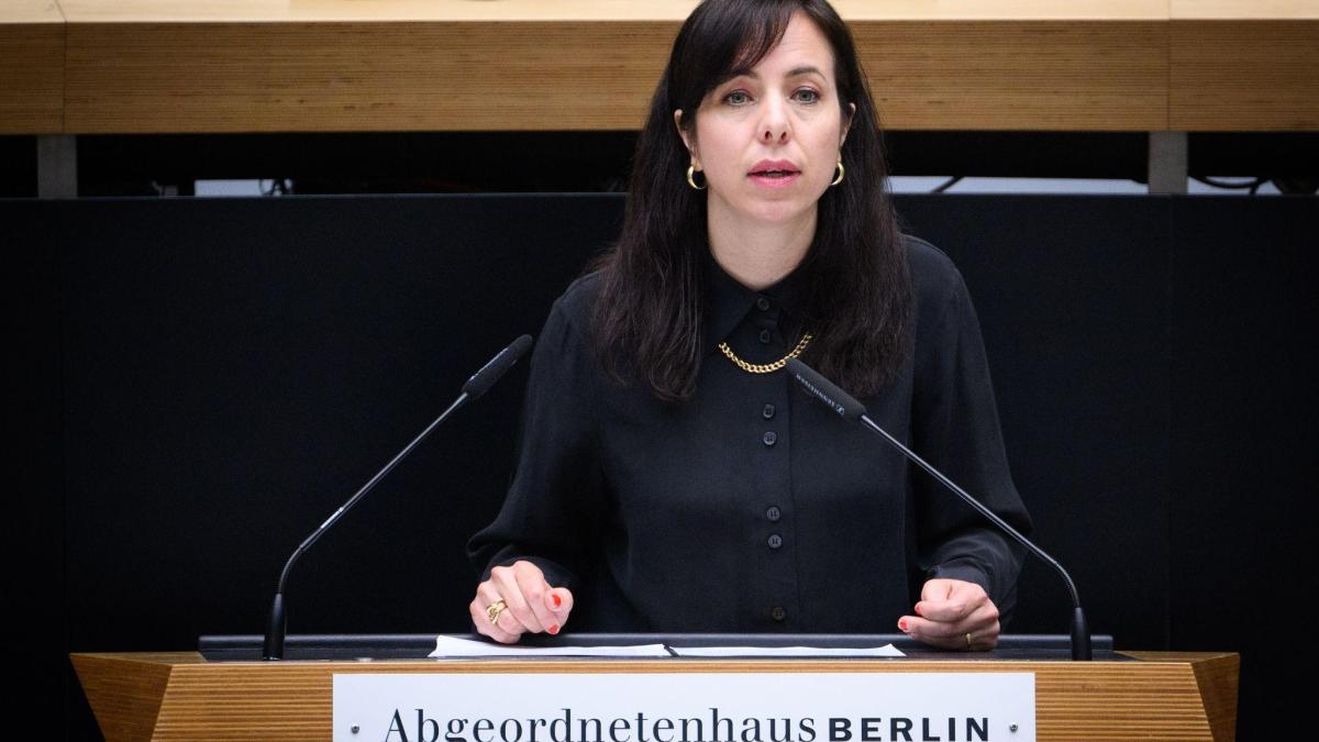 Die Linke Elif Eralp will Berlin erobern. Doch ihre Partei steht in der ...