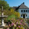 Konrad Adenauer war ein begeisterter Gärtner. Der Garten an seinem Rhöndorfer Haus ist auch heute noch sehr sehenswert.