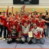 Die zweite Mannschaft der Red Hocks Kaufering feiert nach dem Meistertitel in der Regionalliga auch den Titel des süddeutschen Meisters. 