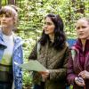 Es wird noch finster und auch noch bitterkalt: Die drei Freundinnen Viola Klemm (Sophie Lutz), Ayla Ömer (Pegah Ferydoni) und Marlene Seifert (Inez Bjørg David, von links) verlieren sich im Wald.