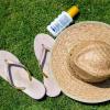 Im Freibad genauso wichtig wie Badezeug und Latschen: Sonnenschutz.