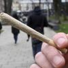 Eine der neuen Cannabis-Regeln: In Fußgängerzonen wie hier am Augsburger Königsplatz dürfte ab dem 1. April erst nach 20 Uhr gekifft werden.