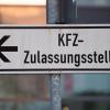 In der Kfz-Zulassungsstelle in Neu-Ulm herrscht ab Montag, 8. April, eingeschränkter Dienstbetrieb. 