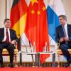 Chinas Premierminister Li Qiang (l) wird in der Residenz München von Markus Söder (CSU) empfangen.