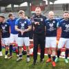 Der FC Königsbrunn mit dem scheidenden Trainer Christian Jaut (Mitte) geht mit einem Punkt Vorsprung ins Saisonfinale