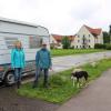 Das Ehepaar Stier ist Camping-erprobt und kommt mit den Umständen gut zurecht. Zum Kochen steht im Wohnwagen ein Gasherd bereit.