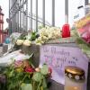 Nach der Messerattacke mit mehreren Verletzten in Mannheim erinnern Kerzen und Blumen an die Opfer.