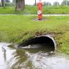 Der Ablaufkanal bei der Segmüller-Wiese muss derzeit besonders viel Wasser aufnehmen, um die Rasenfläche zu entwässern.