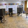 Seit 8 Uhr morgens läuft auch in Augsburg die Europawahl, hier ein Foto aus dem Wahllokal in der Albert-Einstein-Schule in Haunstetten. 