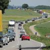 Kilometerlang staute sich der Verkehr am Dienstag um Neuburg und wieder einmal zeigt sich: Es braucht zwingend eine zweite Donabrücke. 
