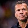 TV-Fußballexperte Lothar Matthäus steht vor dem Spiel im Stadion.