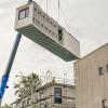 Die Pflegeschule der Wertachkliniken bekommt neue Unterrichtsräume sowie zwölf Microwohnungen für Auszubildende. Für den Neubau wurden einzelne Stahlrahmen-Module angefertigt und an Ort und
Stelle zusammengesetzt.