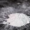 Ein Teil eines großen Kokainfunds wird während einer Pressekonferenz von der Polizei gezeigt.