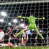 Bayerns Torhüter Manuel Neuer verteidigt sein Tor im Champions-League-Viertelfinale gegen den FC Arsenal.