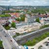 Die Arbeiten auf dem Areal an der Bahnlinie östlich der Reuttier Straße sind schon weit fortgeschritten. Dort entstehen insgesamt sieben neue Wohngebäude. 