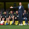 Trainer Jess Thorup gab vergeblich Anweisungen. Die Spieler des FC Augsburg konnten seine Vorgaben selten in Dortmund umsetzen. 