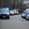 Durch Schüsse der Polizei wird ein Mann auf dem Ulmer Eselsberg verletzt. Der Mann soll zuvor einen 58-Jährigen getötet haben.