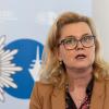 Die Düsseldorfer Polizeipräsidentin Miriam Brauns bei der Pressekonferenz zum Schlag gegen die kriminelle Handelsplattform «Crimemarket».