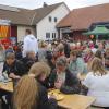 Hochbetrieb herrschte im Biergarten der Feuerwehr auf dem Frühjahrsmarkt.