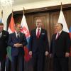 Die Ministerpräsidenten Robert Fico (l-r), Slowakei, Donald Tusk, Polen, Petr Fiala, Tschechien, und Viktor Orban, Ungarn, bei einem Treffen der Visegrad Staaten.