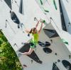 Die Kletterspezialistin Sandra Hopfensitz bei der bayerischen Jugendmeisterschaft an der Kletterhalle der Sportanlage Süd.