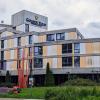 Schon in drei Monaten soll aus dem noch als "Golden Tulip Parkhotel Neu-Um" beschrifteten Bau am Donauufer das "Plaza  Premium Parkhotel Neu-Ulm" werden.
