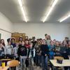 Schüler der sechsten Klassen des Maria-Theresia-Gymnasiums konnten kürzlich durch eine VR-Brille in die Rolle des Dirigenten schlüpfen. 