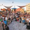 Karaoke mit Ukulele? Das Mitmachformat für Saiten-Liebhaber nennt sich KaraUke - und ist Teil des Sommerprogramms im Augsburger Brunnenhof in diesem Jahr.