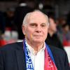 Uli Hoeneß, Ehrenpräsident des FC Bayern München, vor dem Spiel.